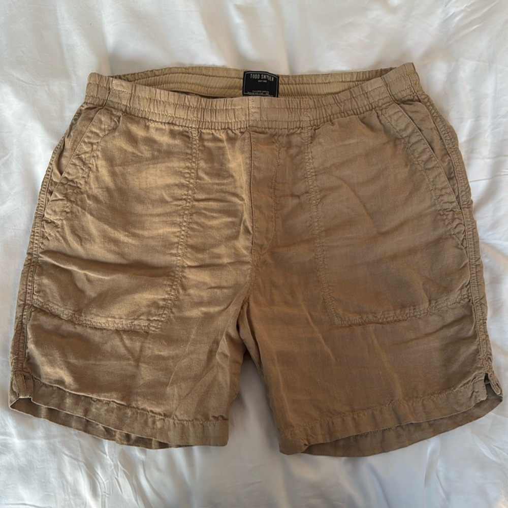 Todd Snyder 7” Italian Linen Beach Shorts in Khaki